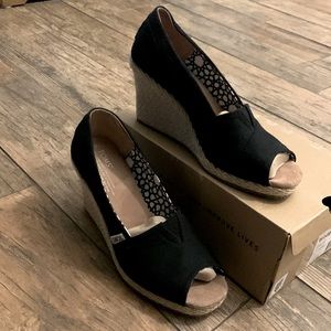 TOMS Black Canvas Wedges 7.5